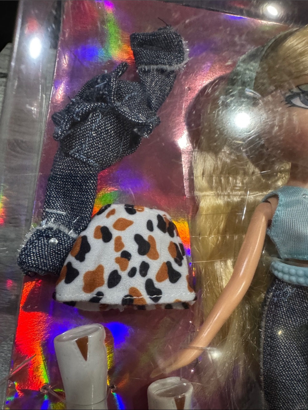 NEW: Bratz | 20 Yearz: Cloe Doll (2021) - Collectible Fashion Doll & Accessories - Picture 8 of 16